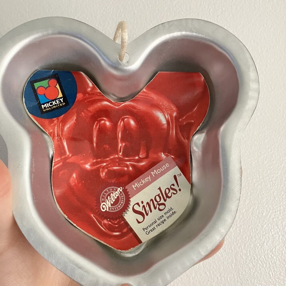 New Vintage Wilton Mickey Mouse Singles Mini Treat‎ Cake Pan Mold Insert - Picture 2 of 6